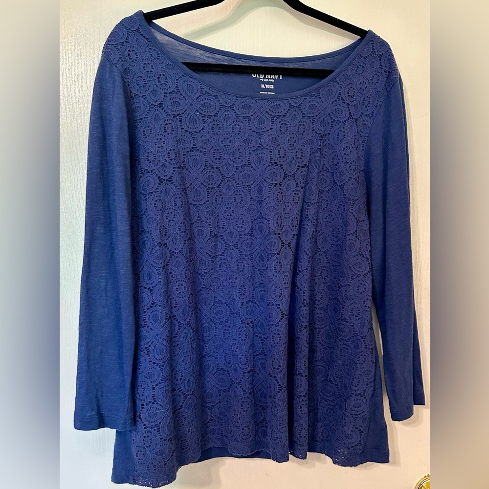Old Navy 3/4 sleeve blue lace front tee. Size XL